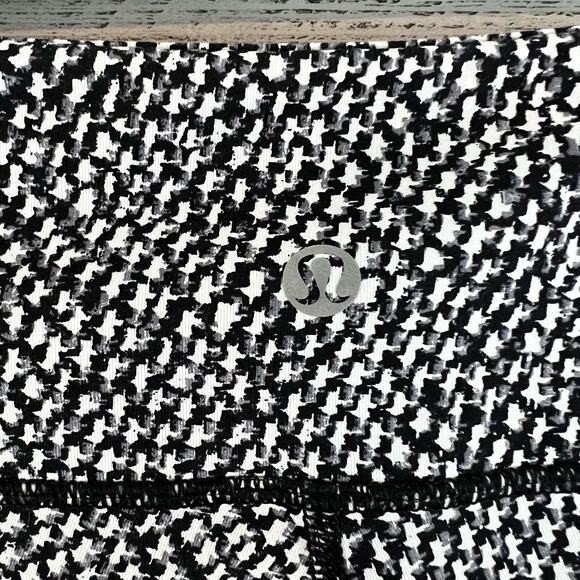 Lululemon Black and White Printed Leggings Size 4 - Picture 6 of 7
